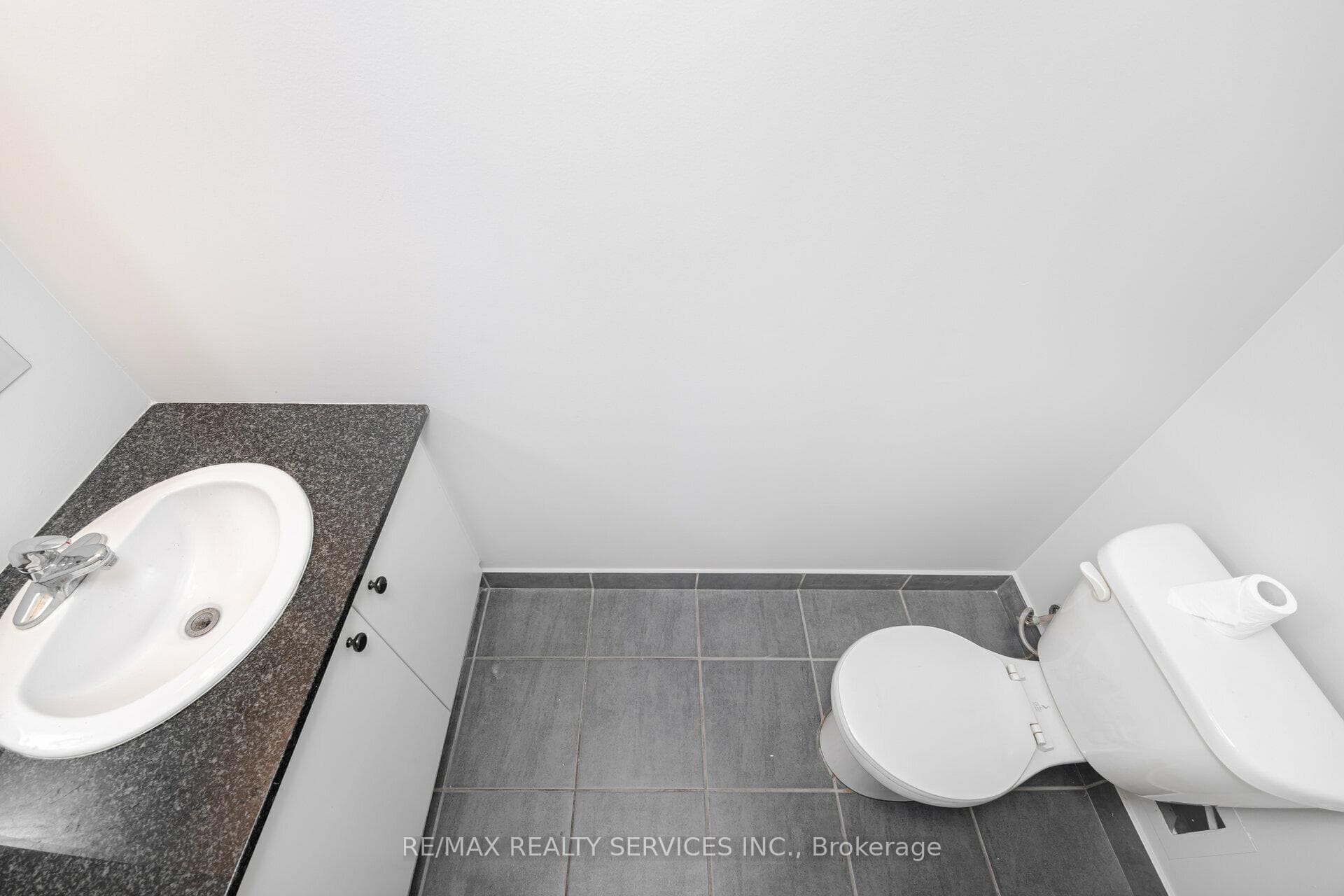 215 Queen Street Unit 211 photo 15