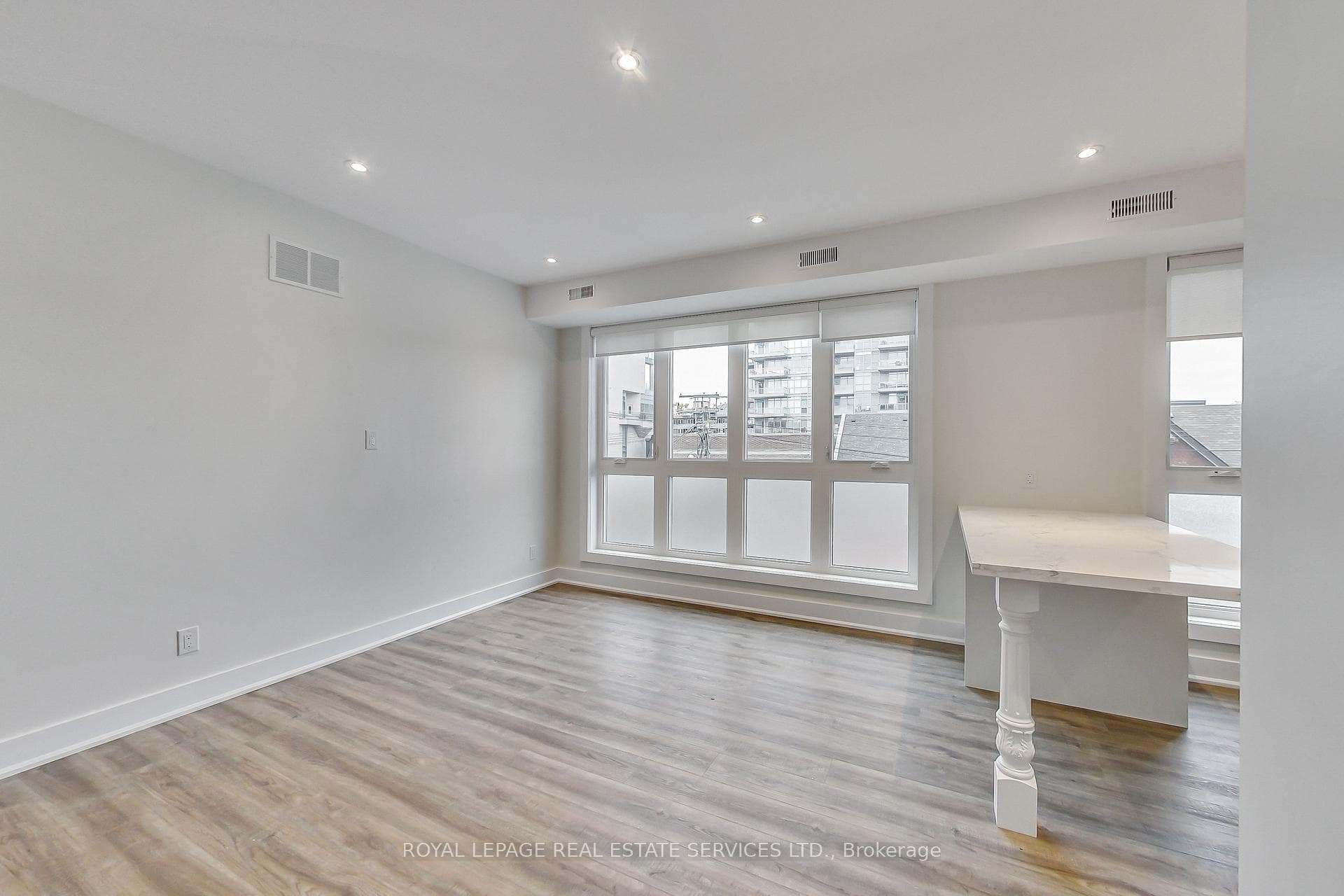 235 Davenport Road Unit D photo 2