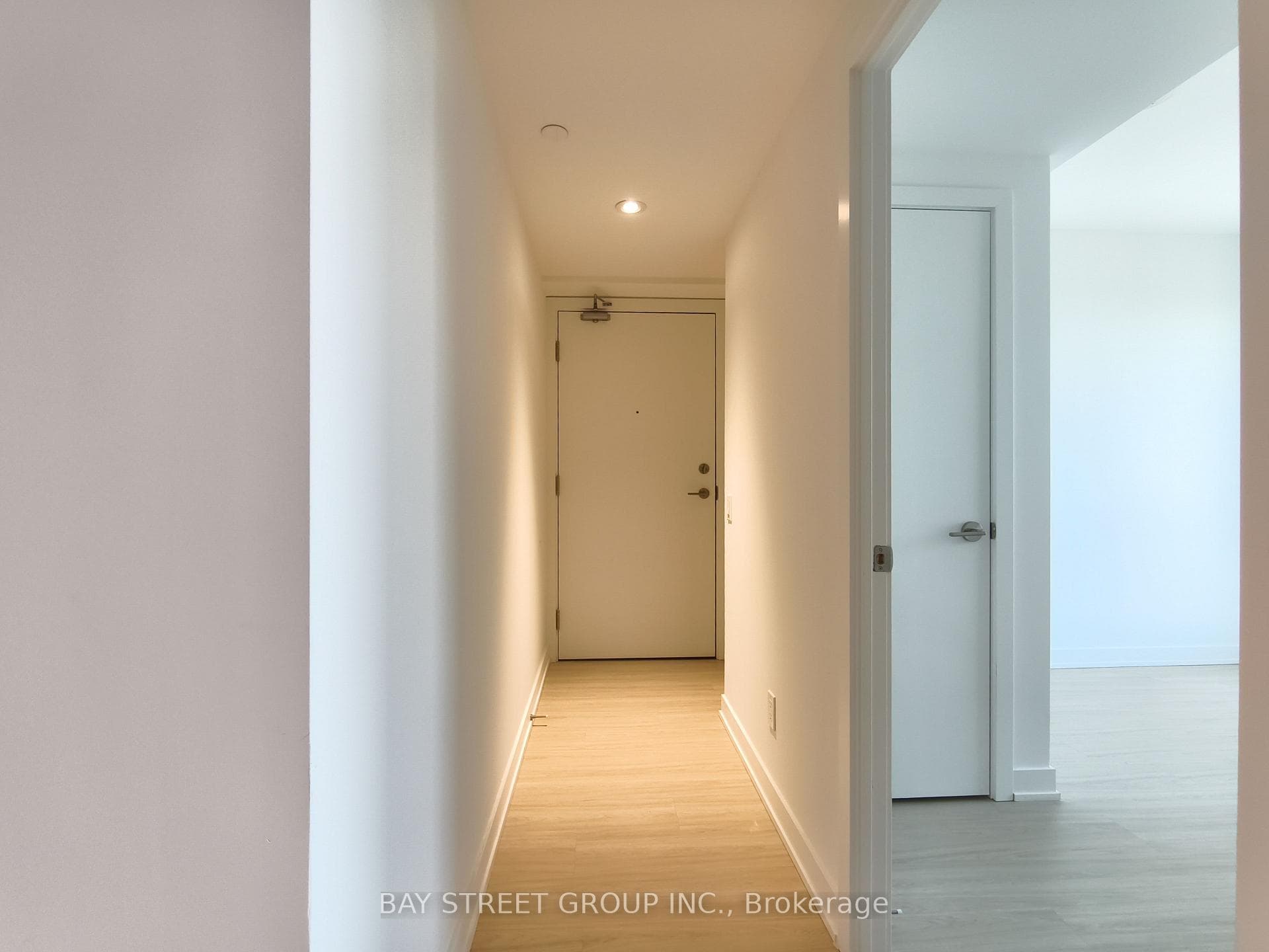 8 Wellesley Street Unit 3910 photo 4