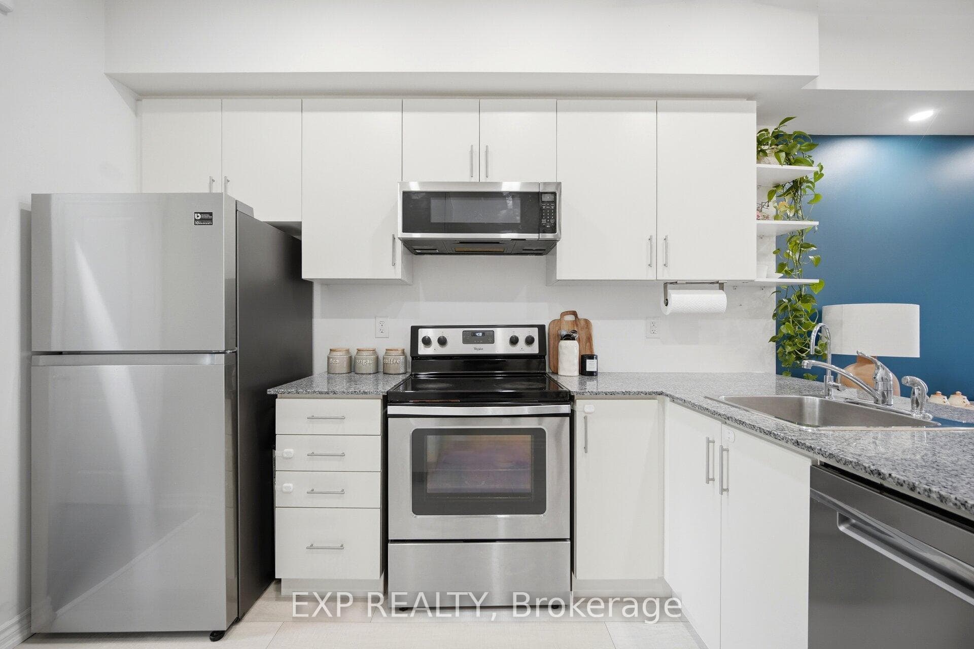 Ample upper and lower cabinets
