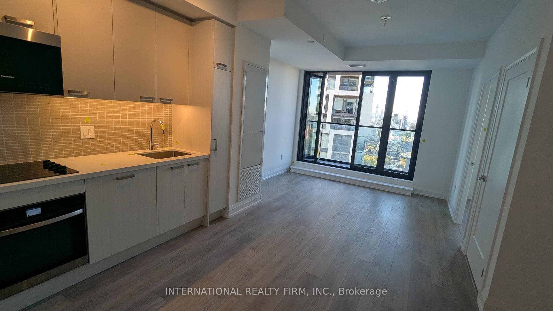 20 Soudan Avenue Unit 2206 photo 3