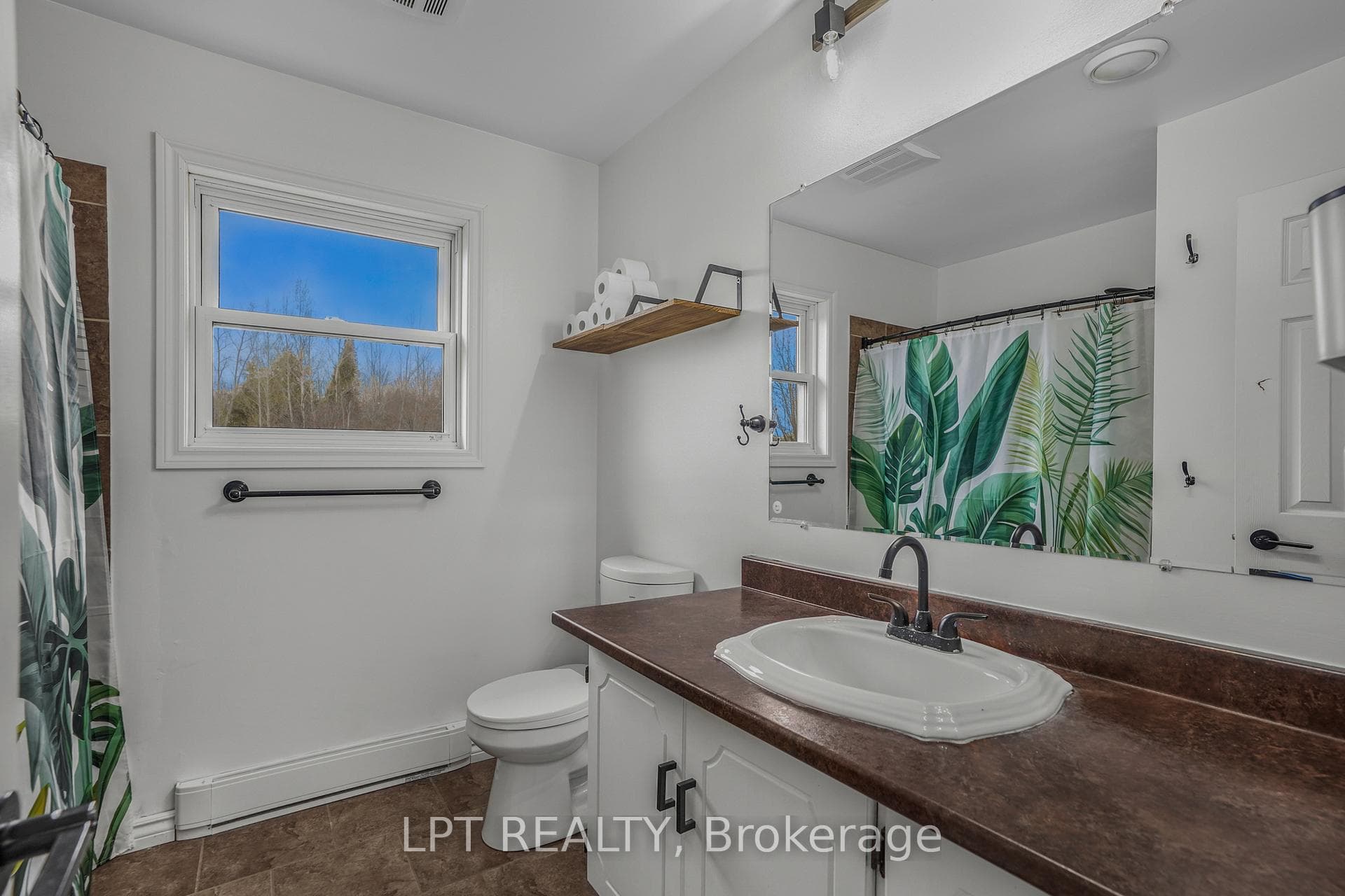 548 Pharand Street photo 17