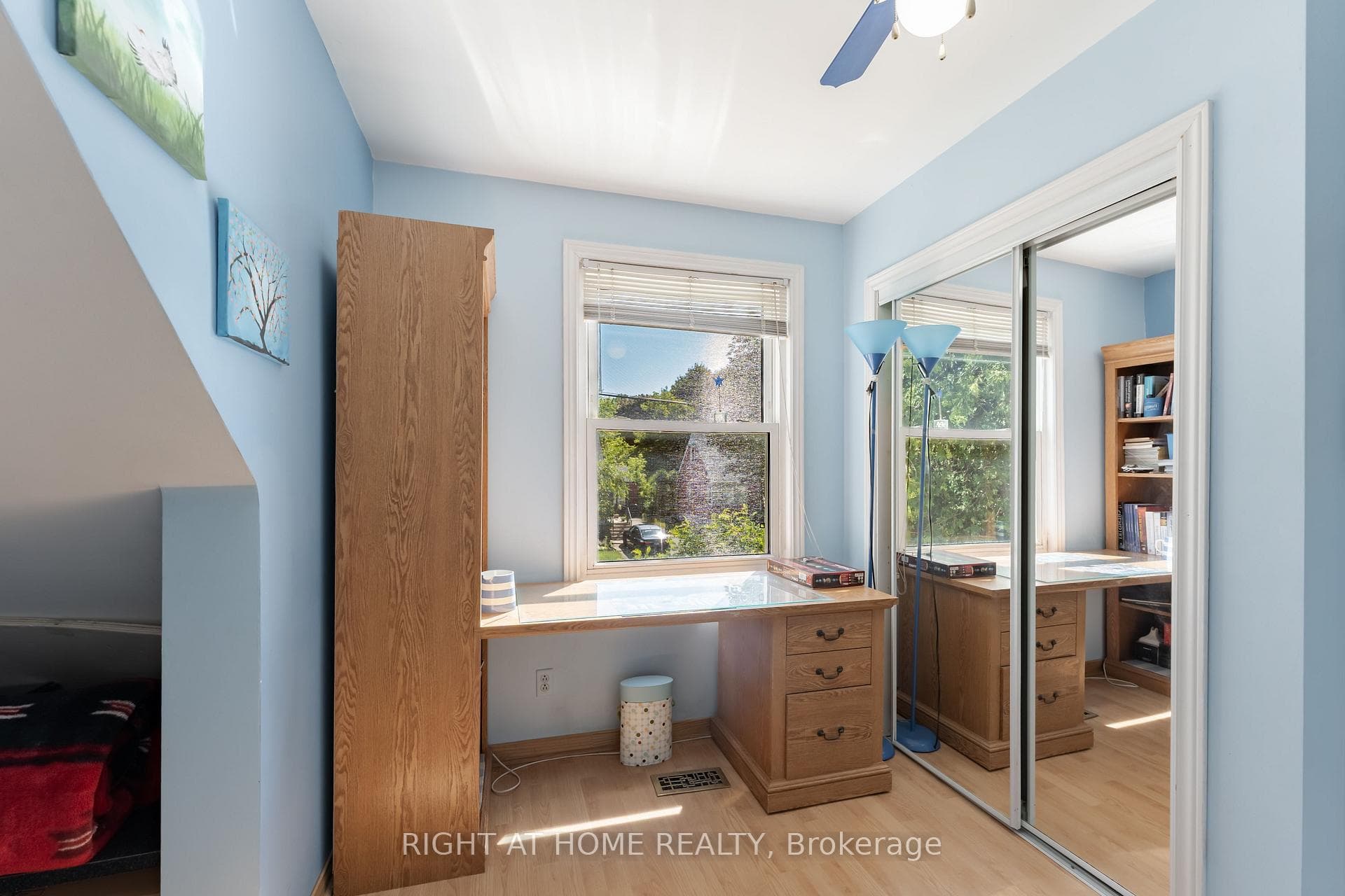 30 Allister Avenue photo 17