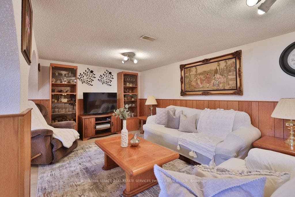 7 Roseglen Crescent photo 25
