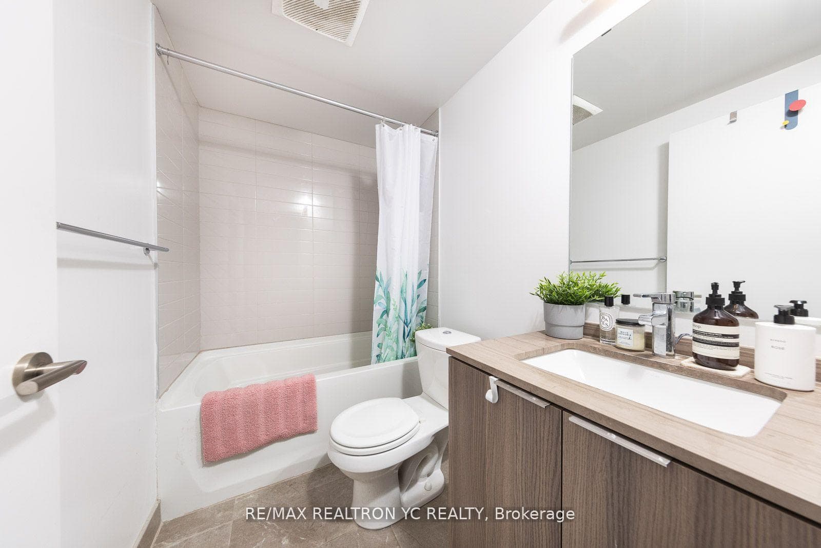 11 Wellesley Street Unit 3305 photo 16