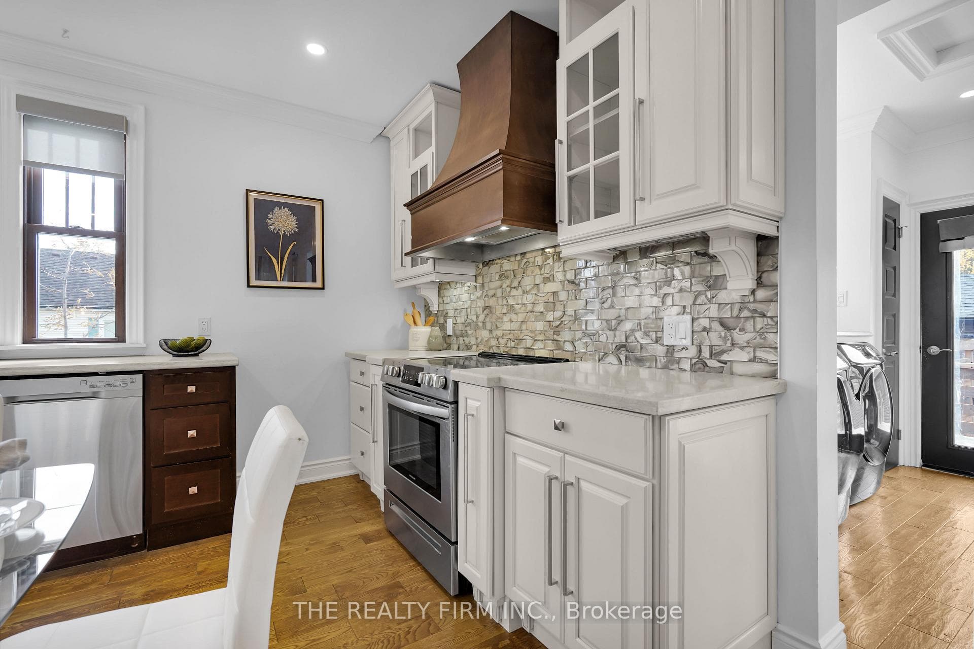 145 Brisbin Street photo 8