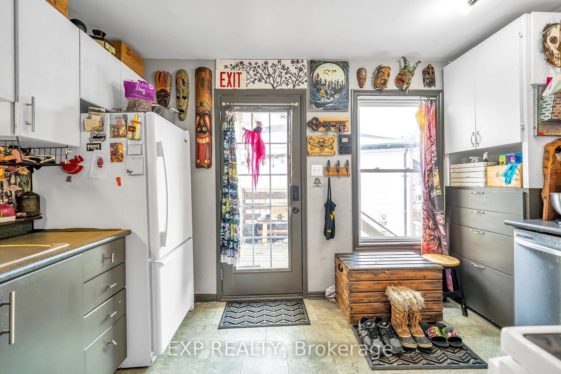 679 Frobisher Court photo 10
