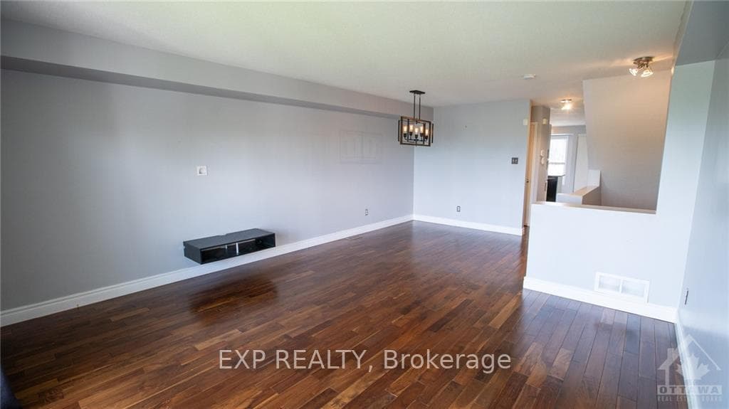 348 CROWNRIDGE Drive photo 9