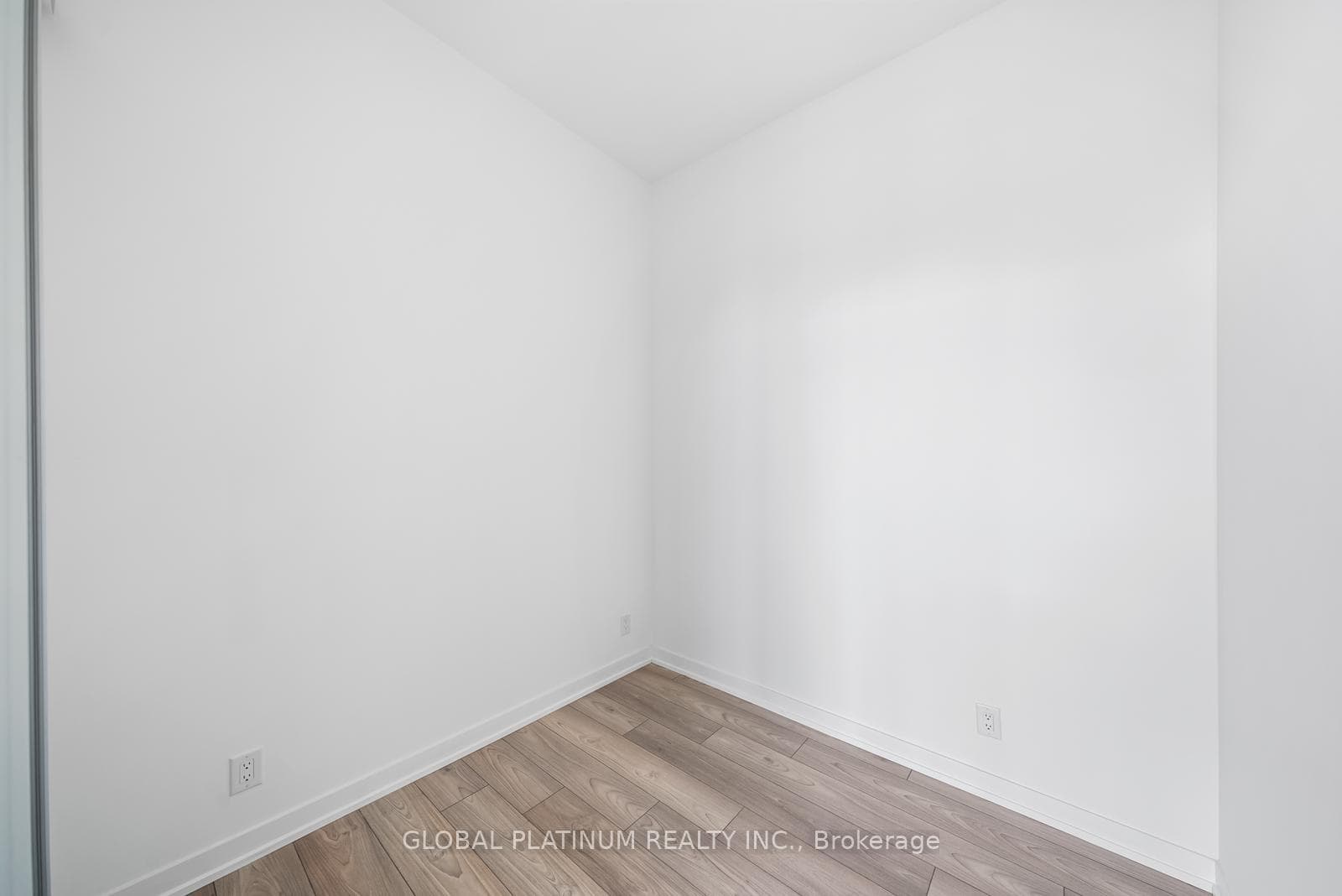 285 Dufferin Street Unit 701 photo 8
