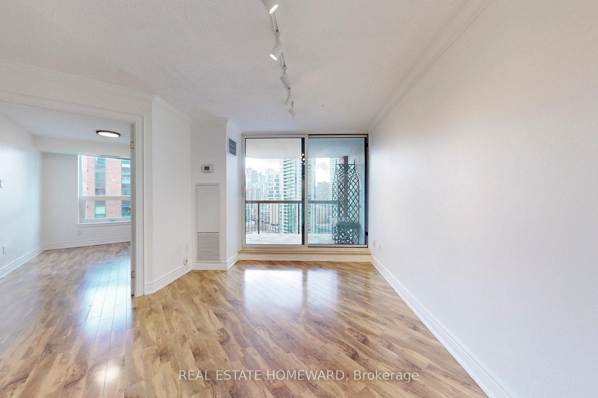 77 Maitland Place Unit 1827 photo 2