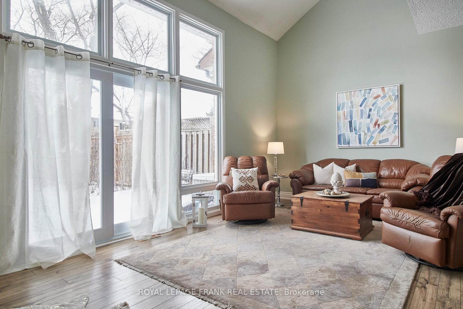 1812 Listowell Crescent photo 13