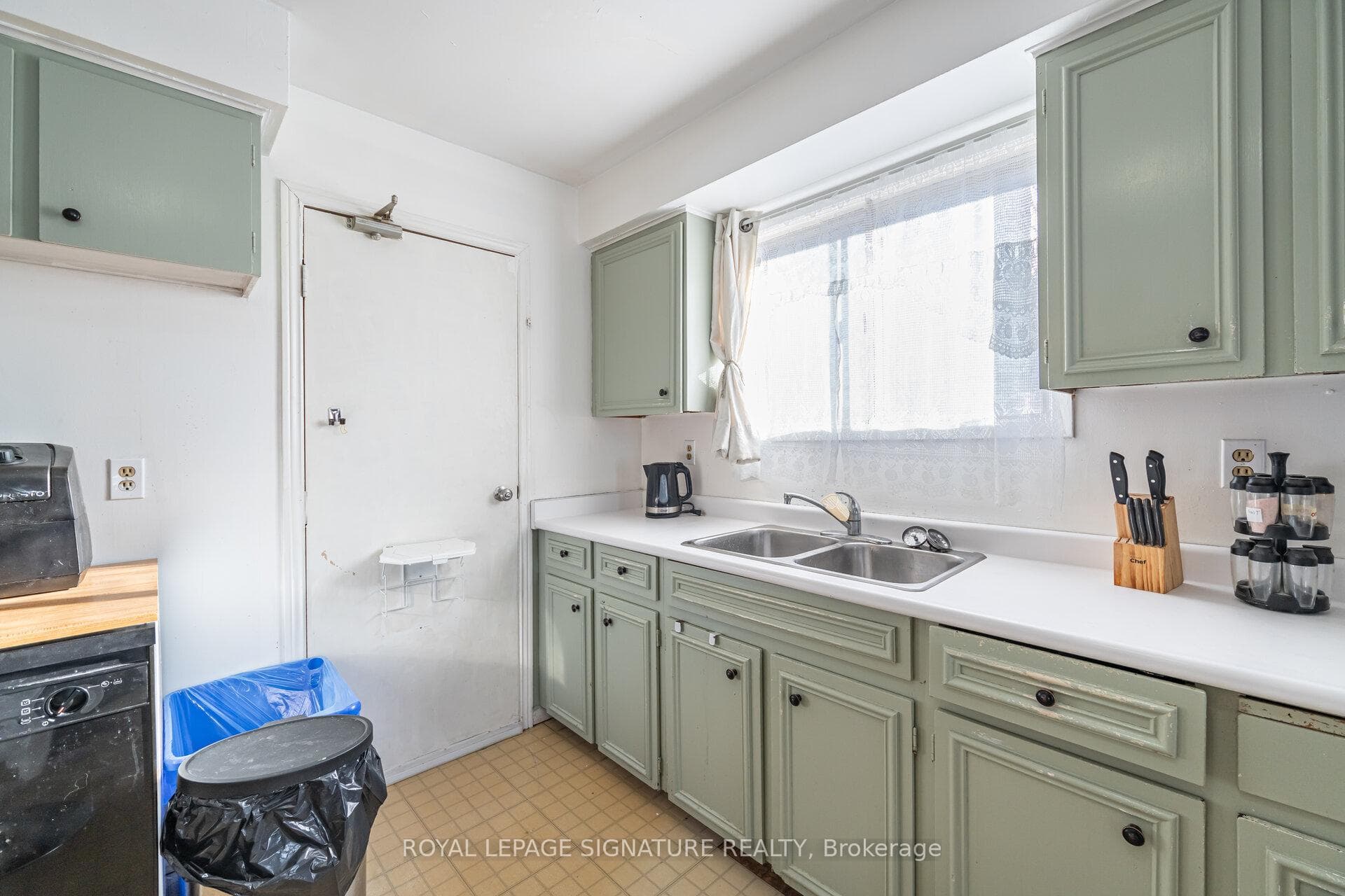 111 Mountainview Road photo 13