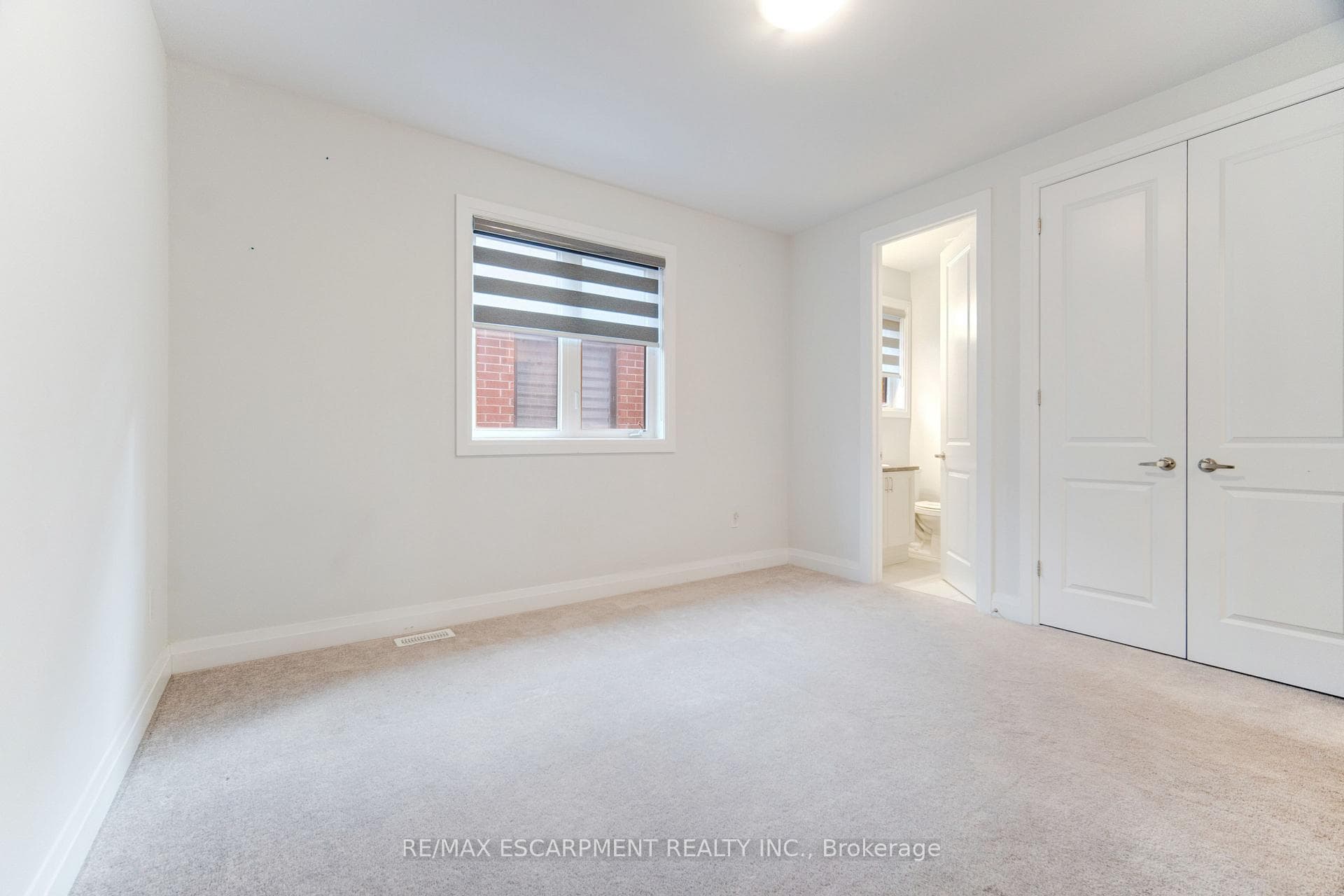 1095 Edinburgh Drive photo 33
