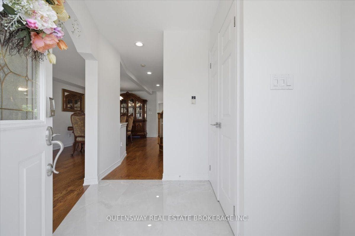 83 Floyd Avenue photo 5