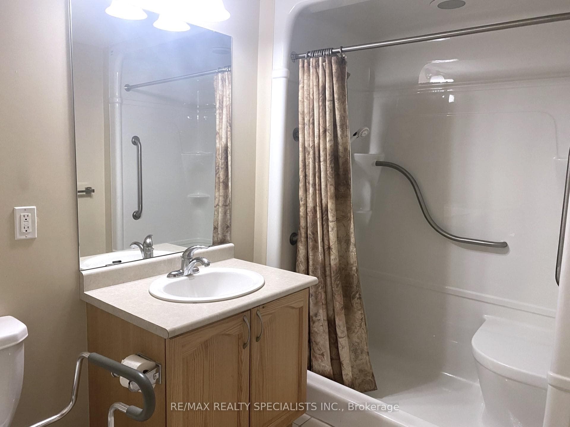810 Scollard Court Unit 803 photo 11