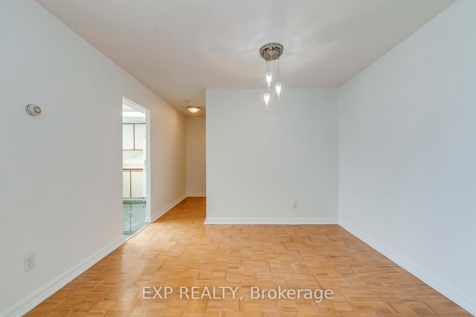 3700 Kaneff Crescent Unit 1705 photo 17