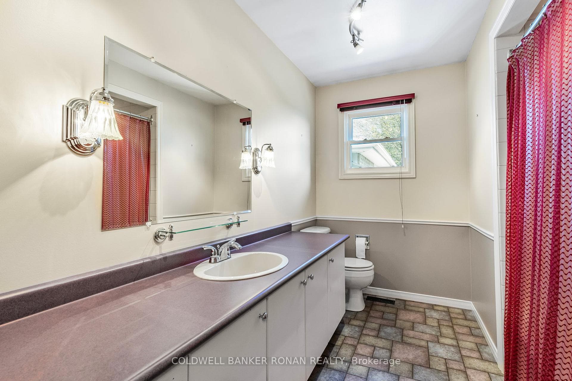 7258 2nd Line photo 28