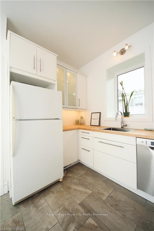 122 ESSEX Street photo 26