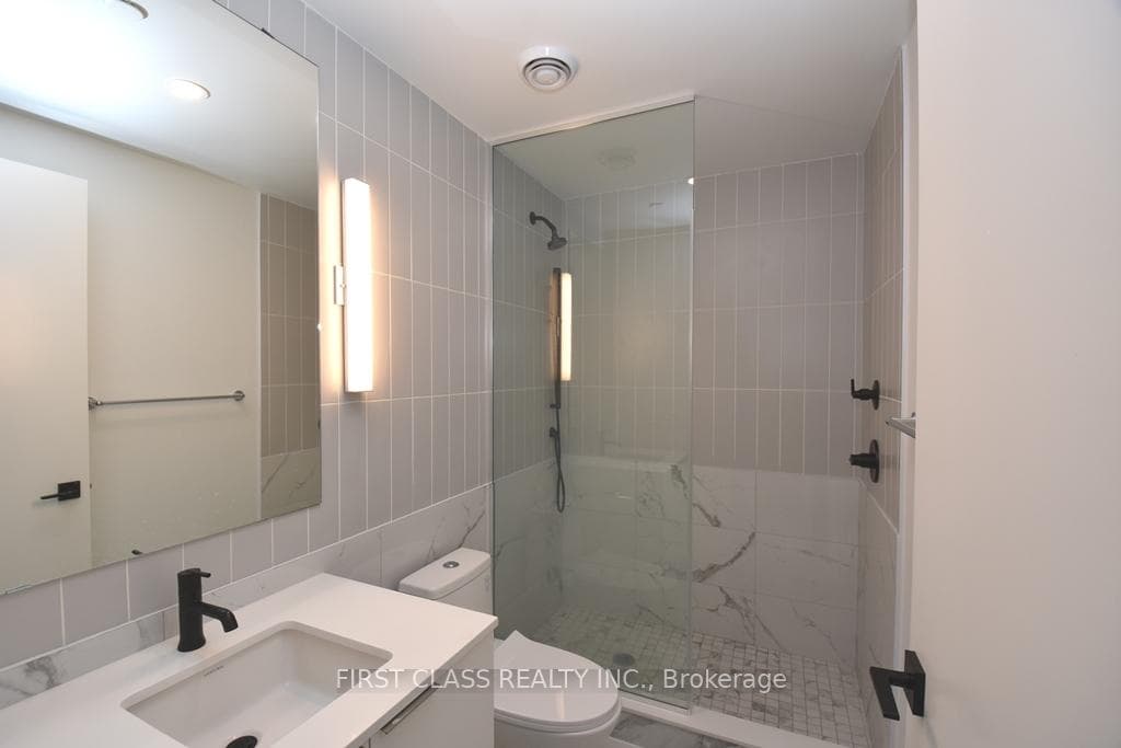 327 King Street Unit 1601 photo 11
