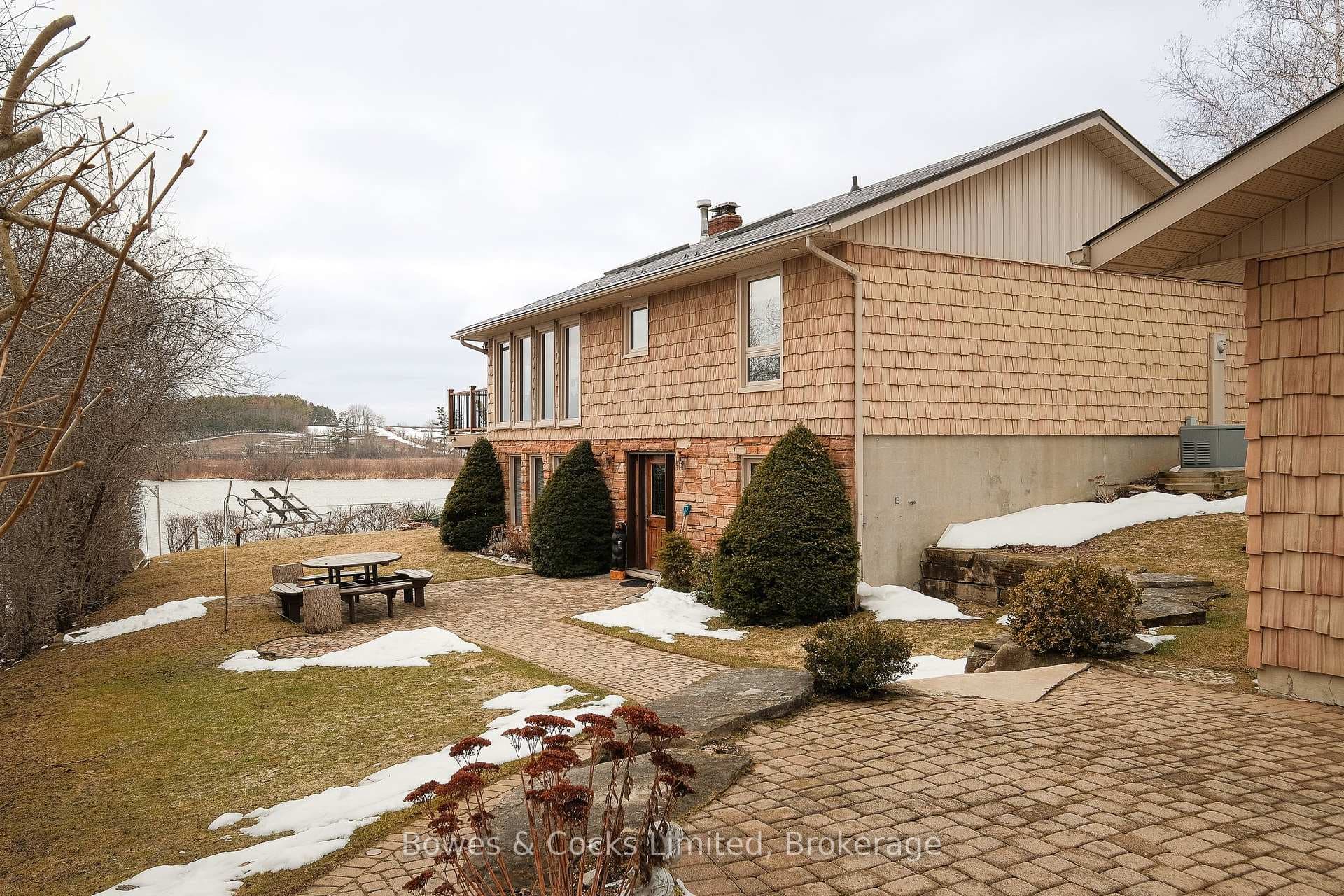 210 Thompson Road photo 1