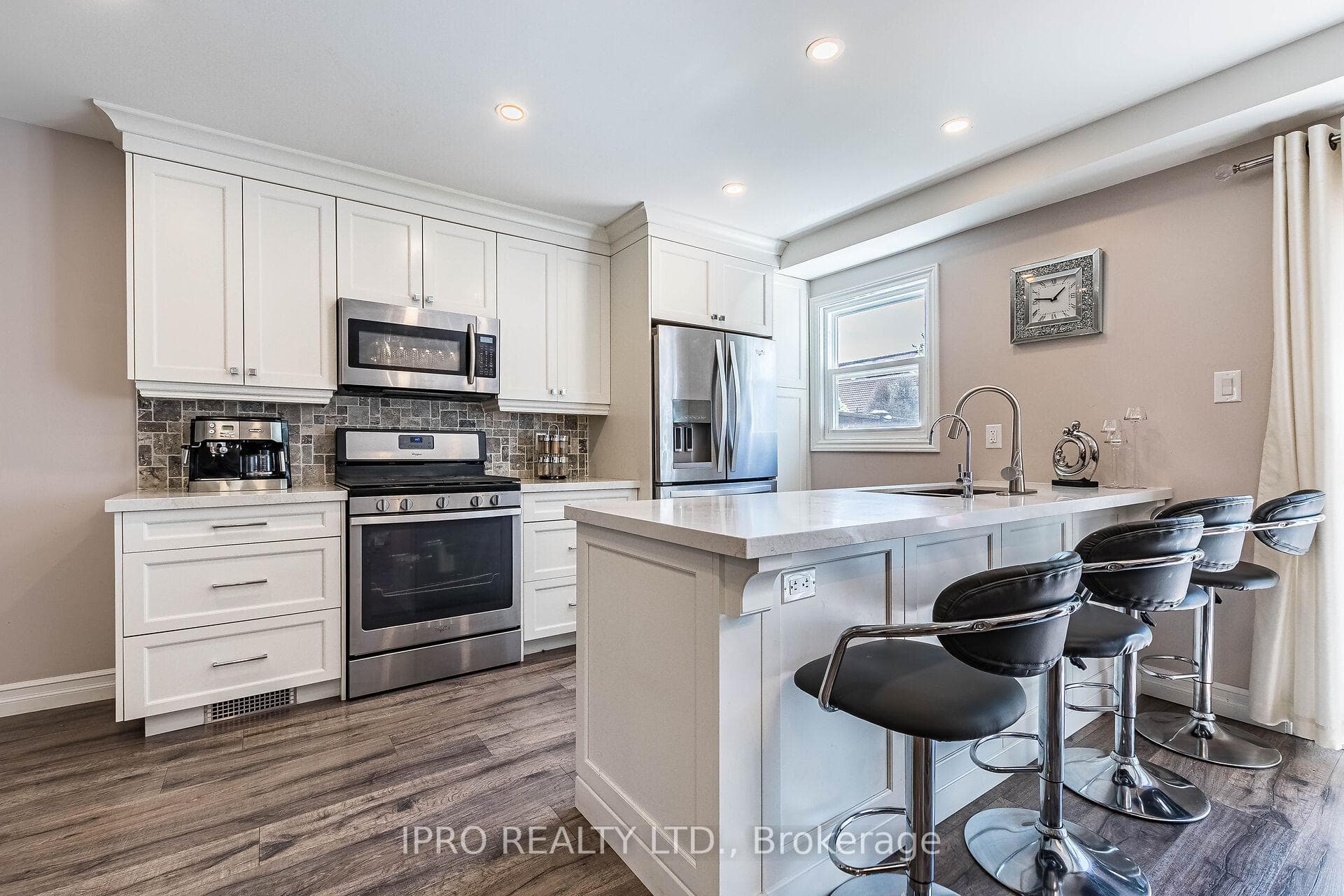 74 Dumfries Avenue photo 5