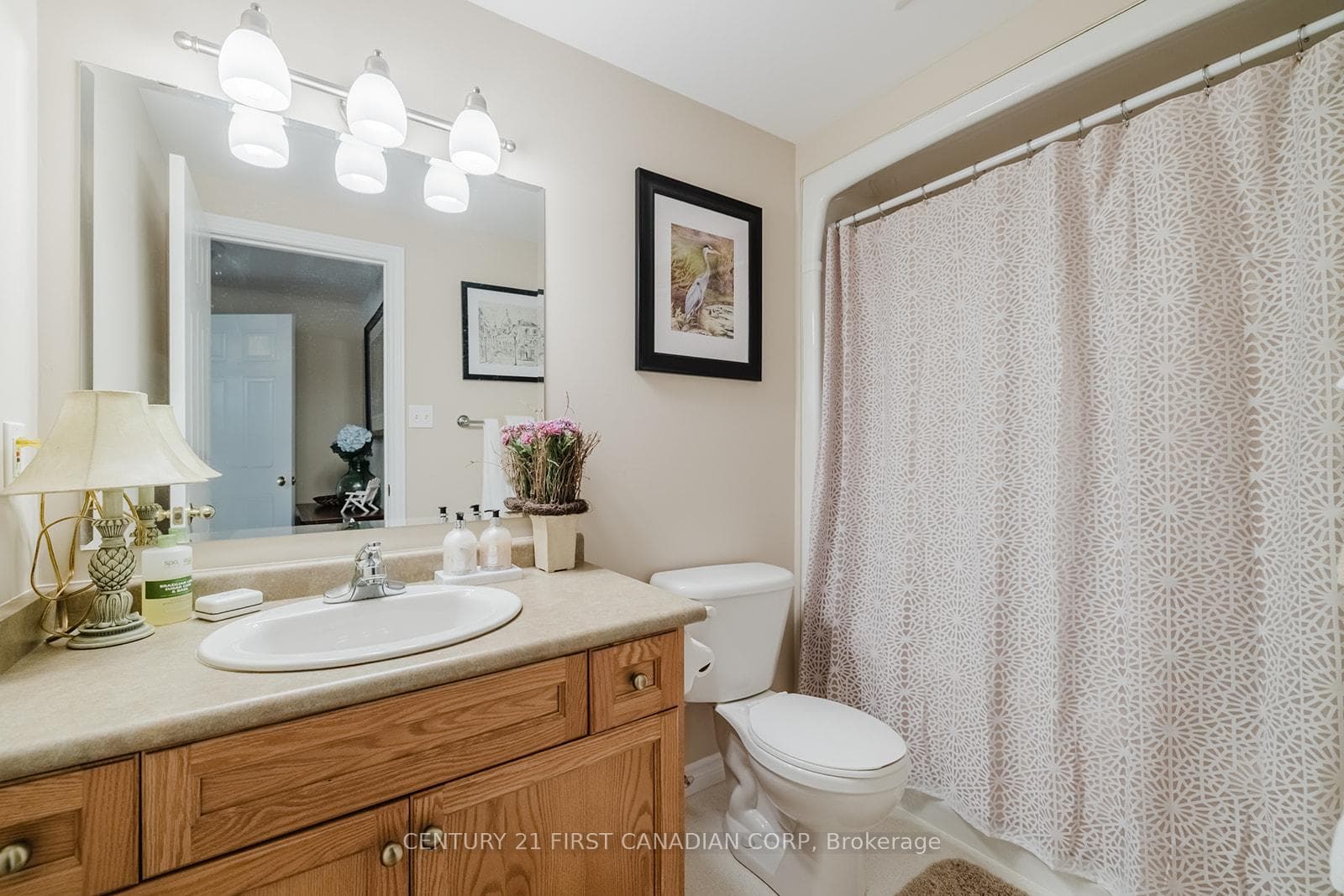 937 Silversmith Street photo 32