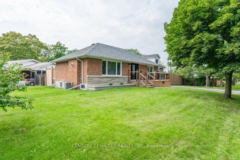 28 Masterson Drive photo 3