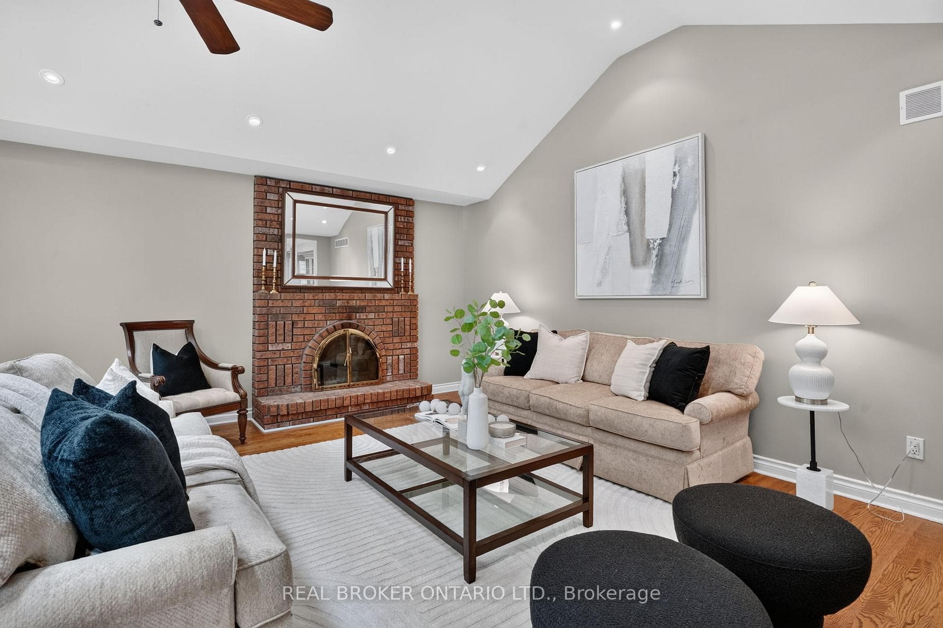 207 Longfield Crescent photo 26