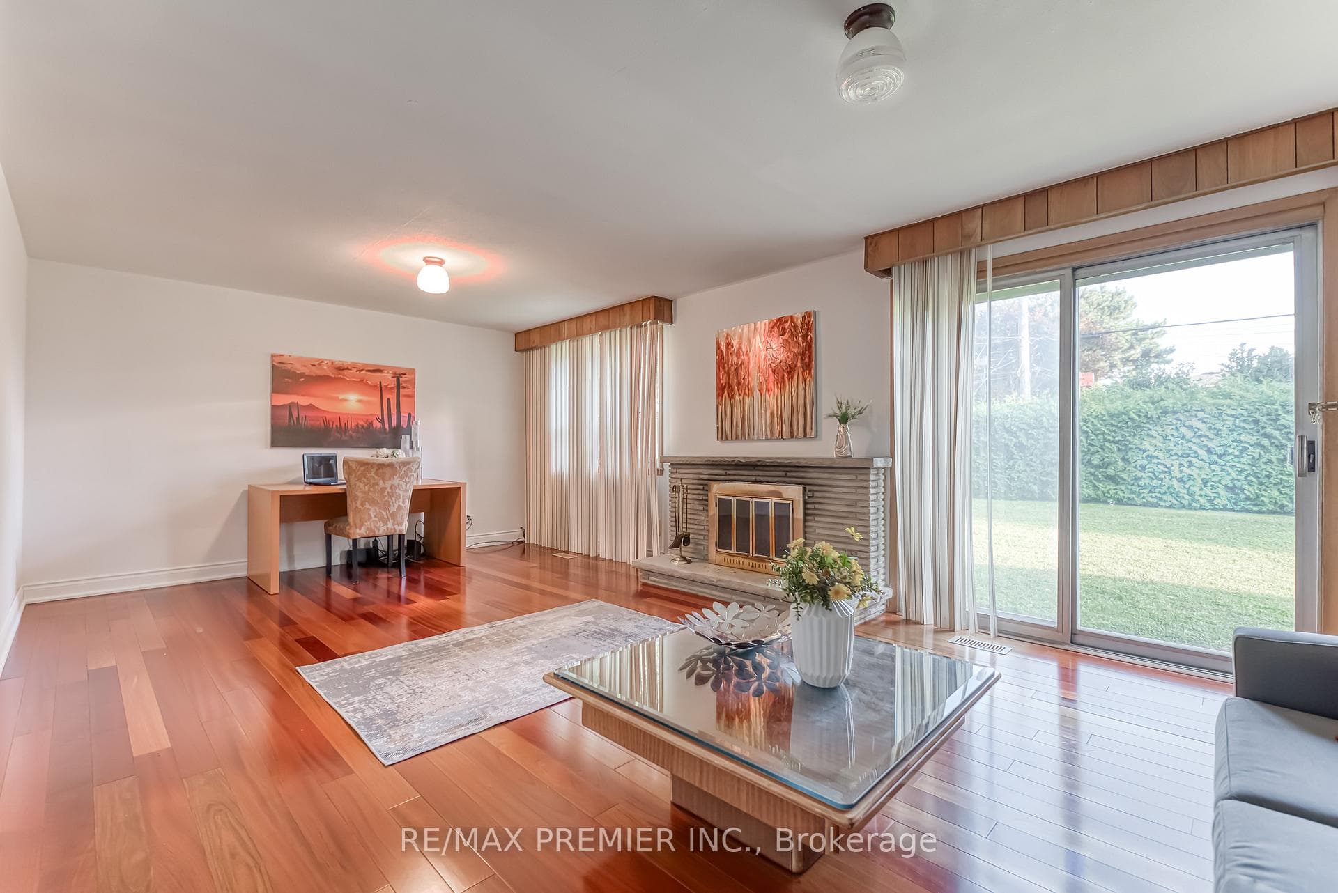 217 La Rose Avenue photo 31