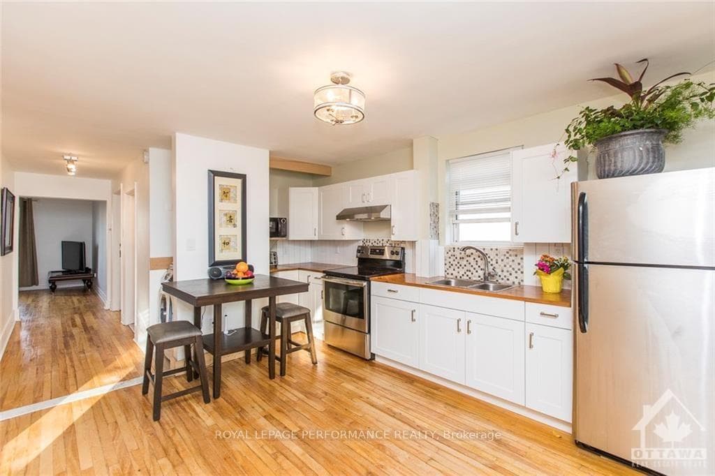 166 MARIER Avenue Unit 2 photo 6