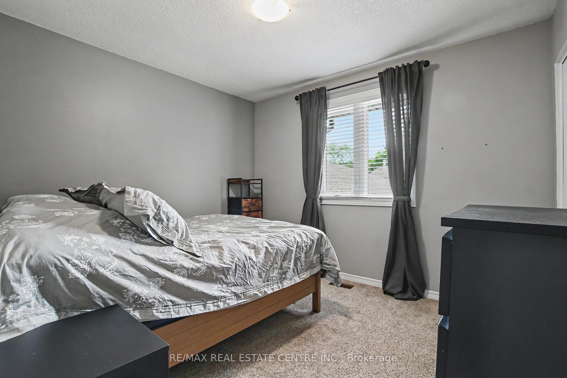 1045 Queens Bush Road photo 16