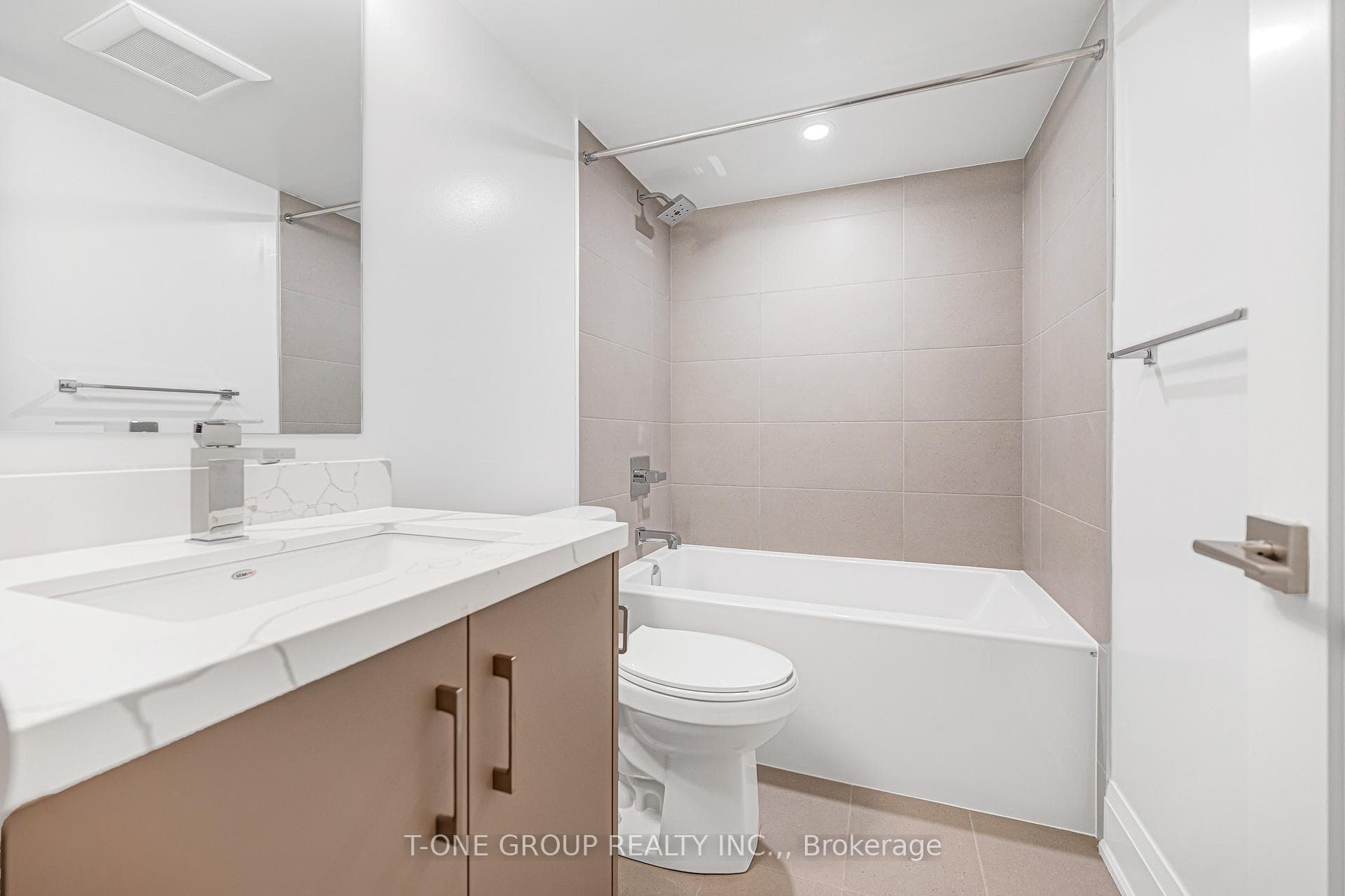 106 Grimsby Lane photo 45