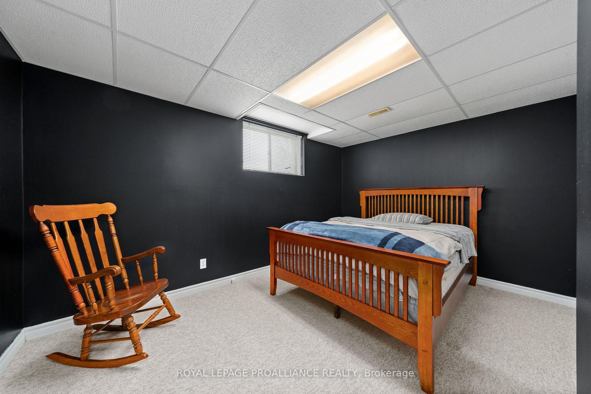 12 STONEGATE Crescent photo 24