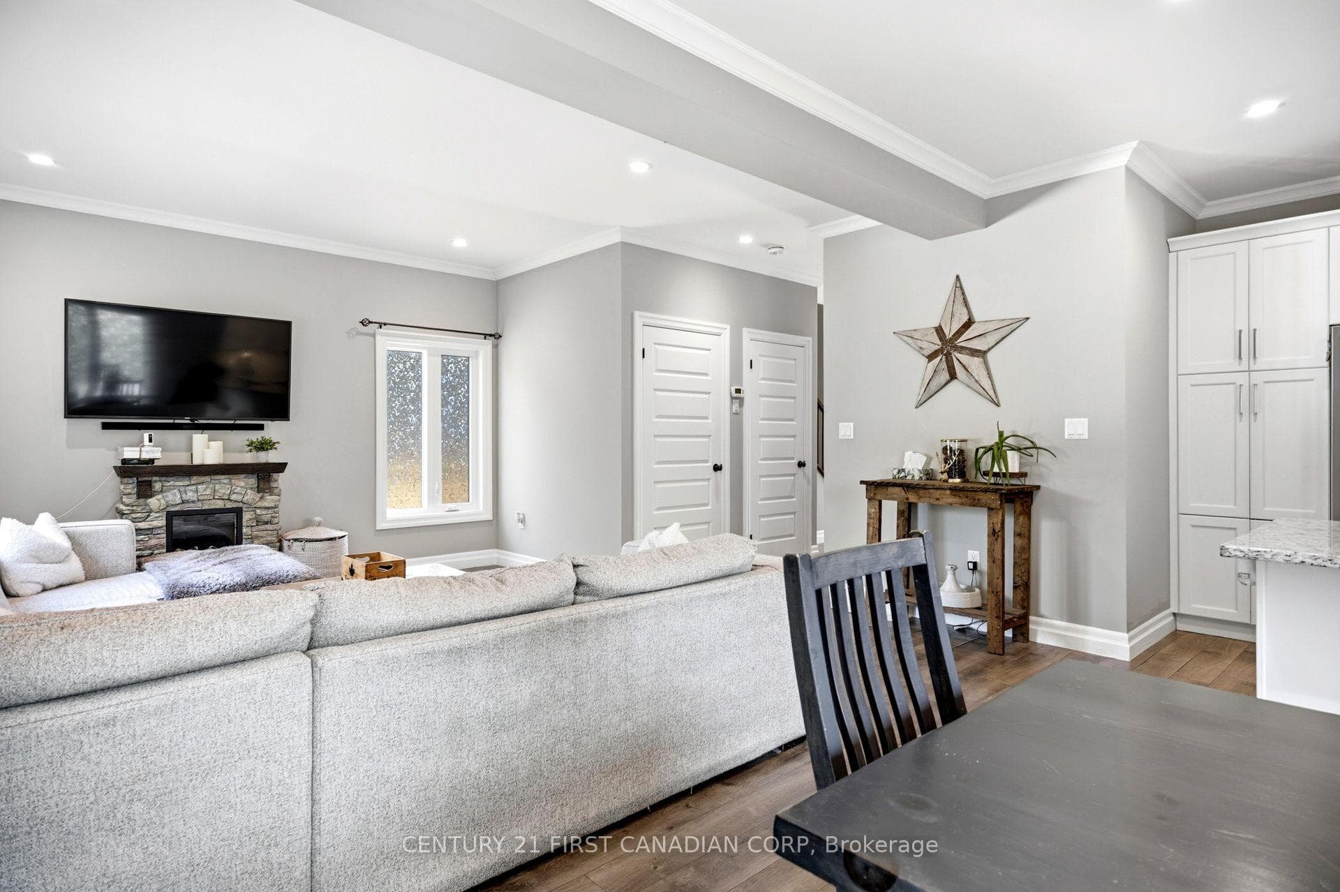 279 Oak Street photo 17