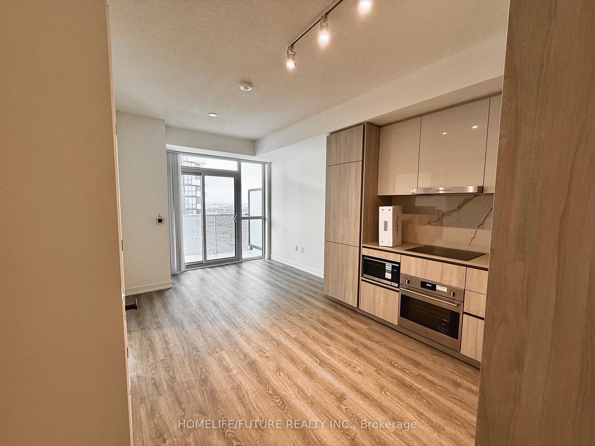 8 Interchange Way Unit 4715 photo 6