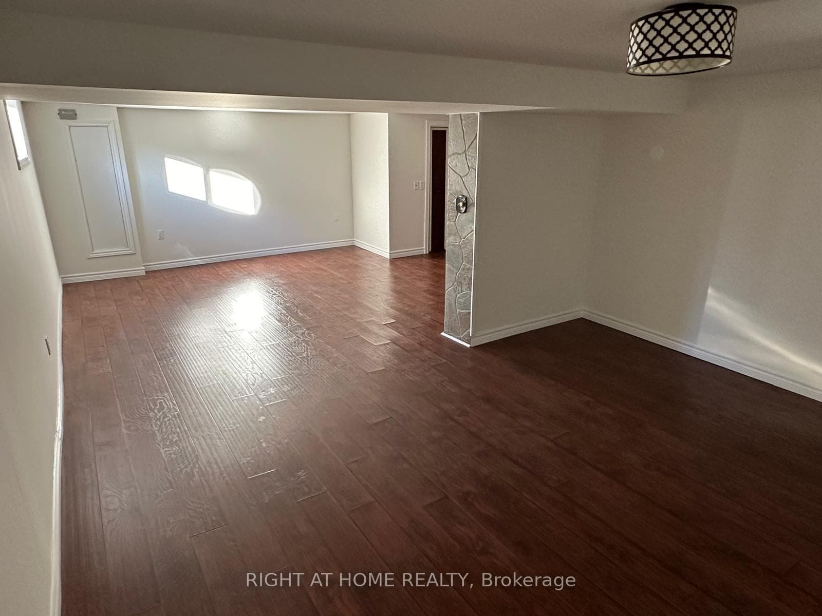 101 Fairglen Avenue photo 7
