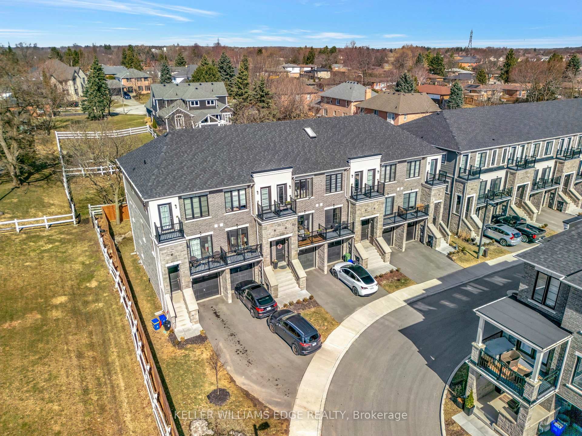 383 Dundas Street Unit 3 photo 30