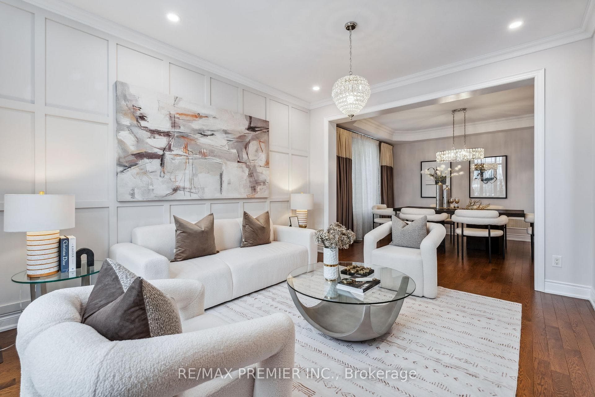 8 Heintzman Crescent photo 5