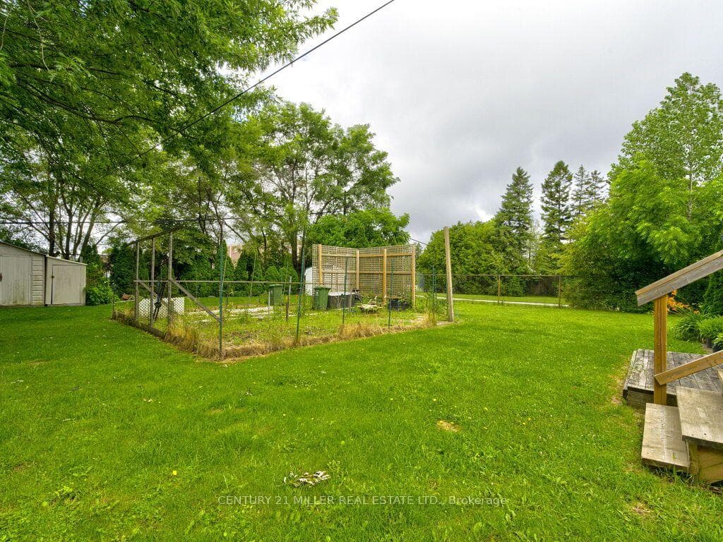 154 Luscombe Street photo 31