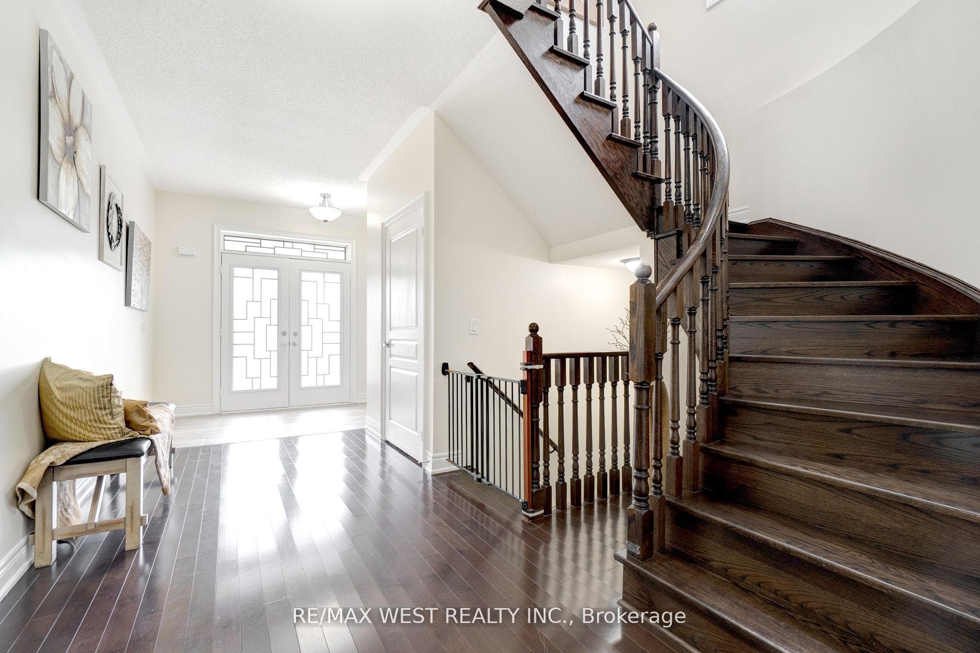 32 Brookwater Crescent photo 2