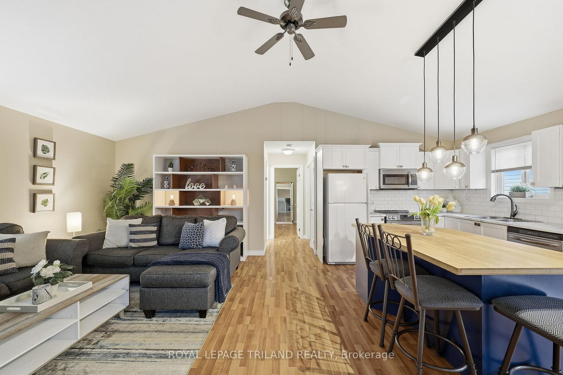 1041 BLYTHWOOD Road photo 8