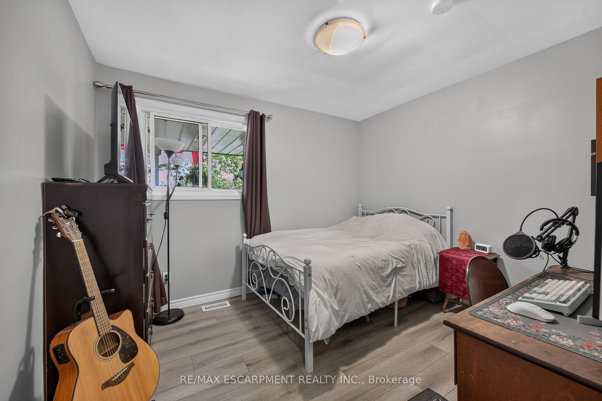 251 Mackenzie Crescent photo 23