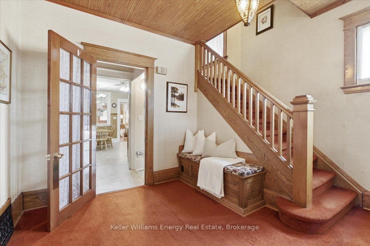 482 Simcoe Street photo 4