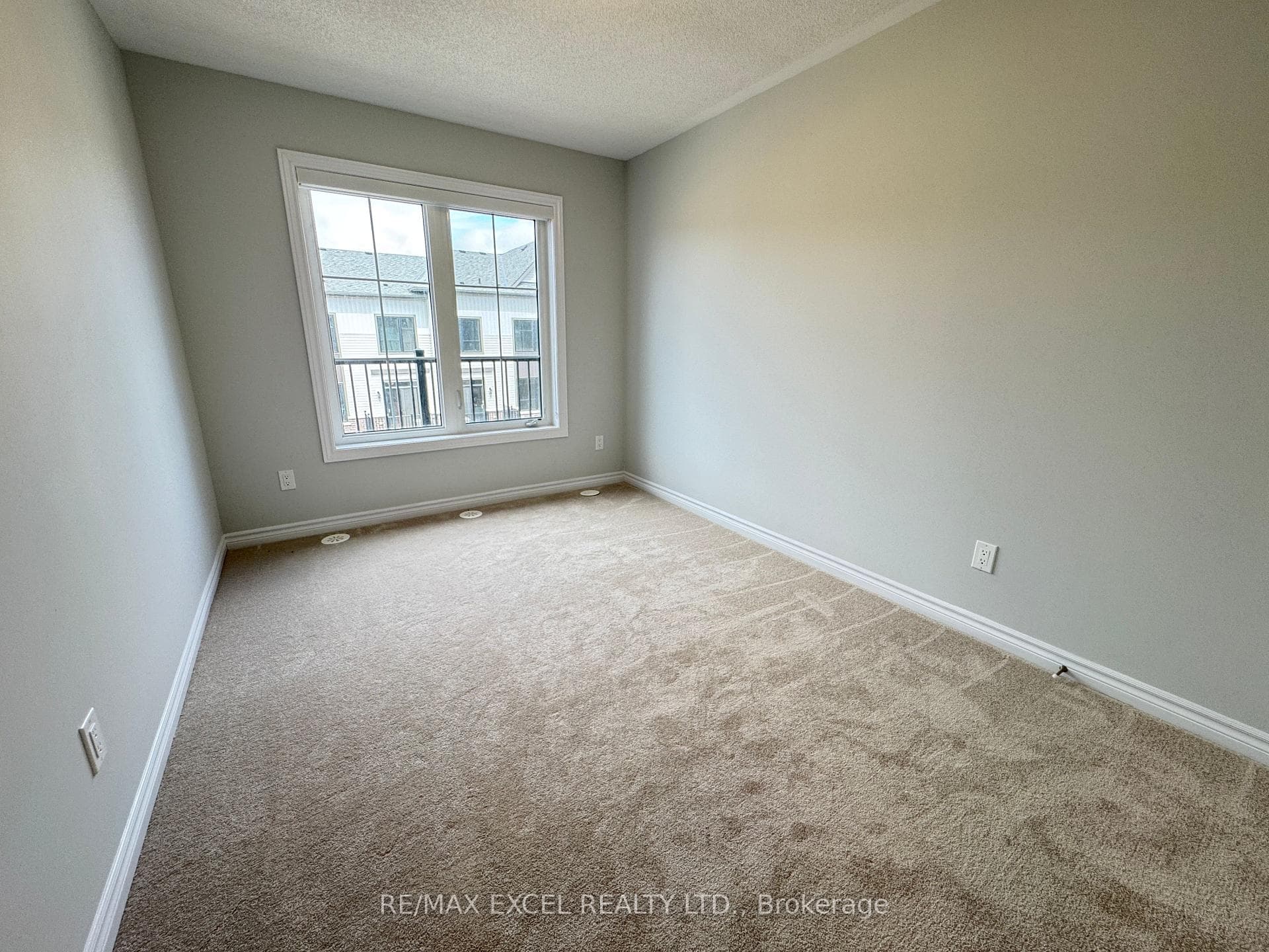 1058 Dyas Avenue photo 15