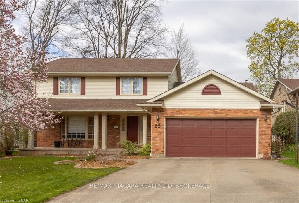 22 DEERPARK Crescent photo 1