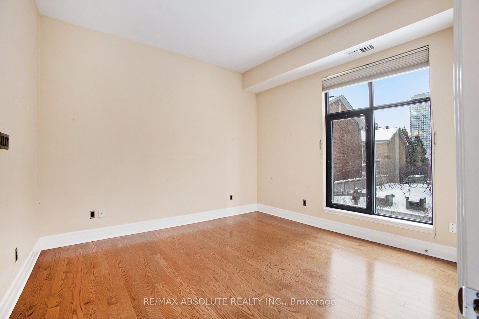 327 Breezehill Avenue Unit 204 photo 12