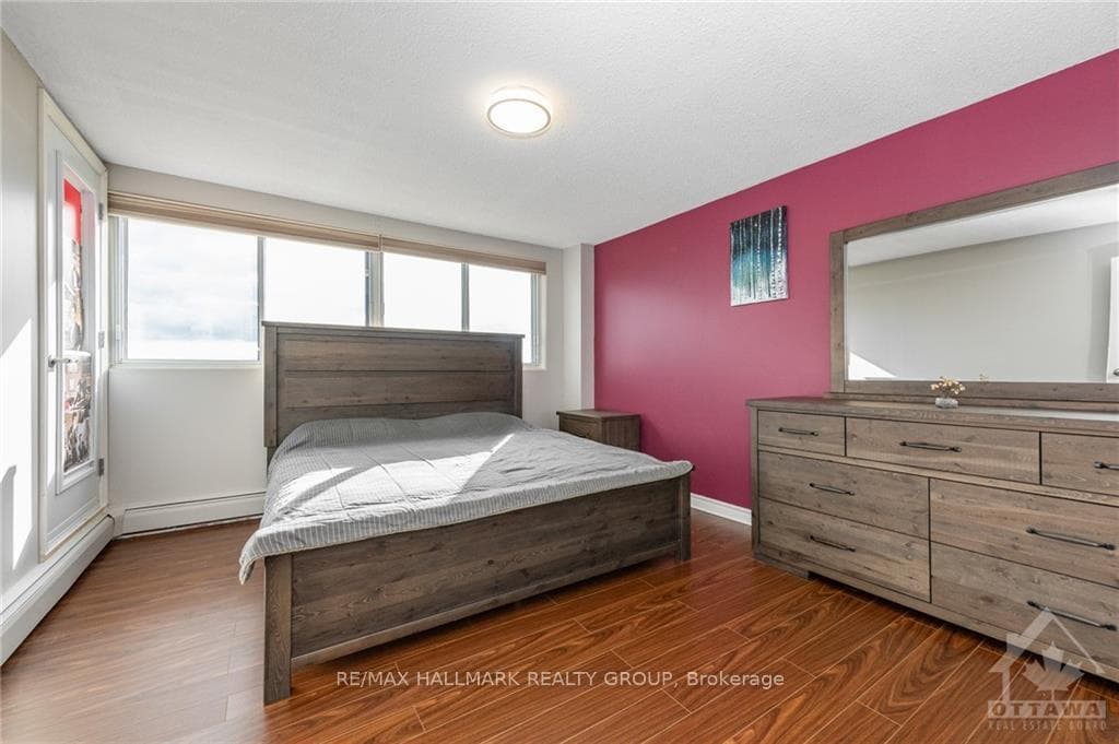 2650 SOUTHVALE Crescent Unit 404 photo 21