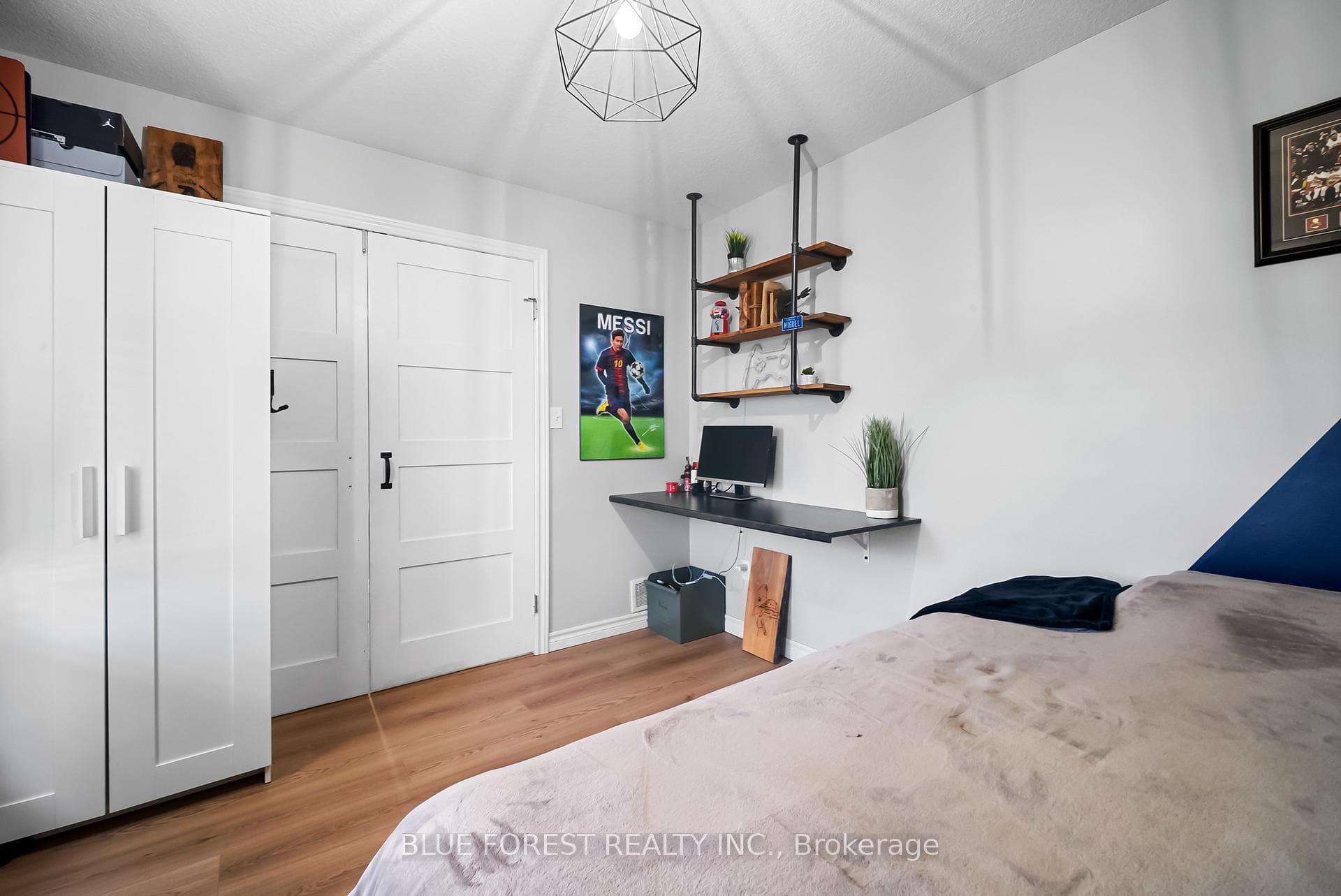 8 Meadowvale Drive photo 7
