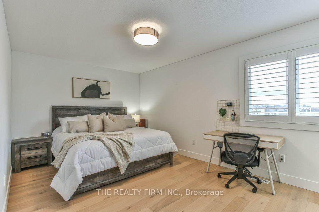 BEDROOM WITH ENSUITE AND WALK IN CLOSET