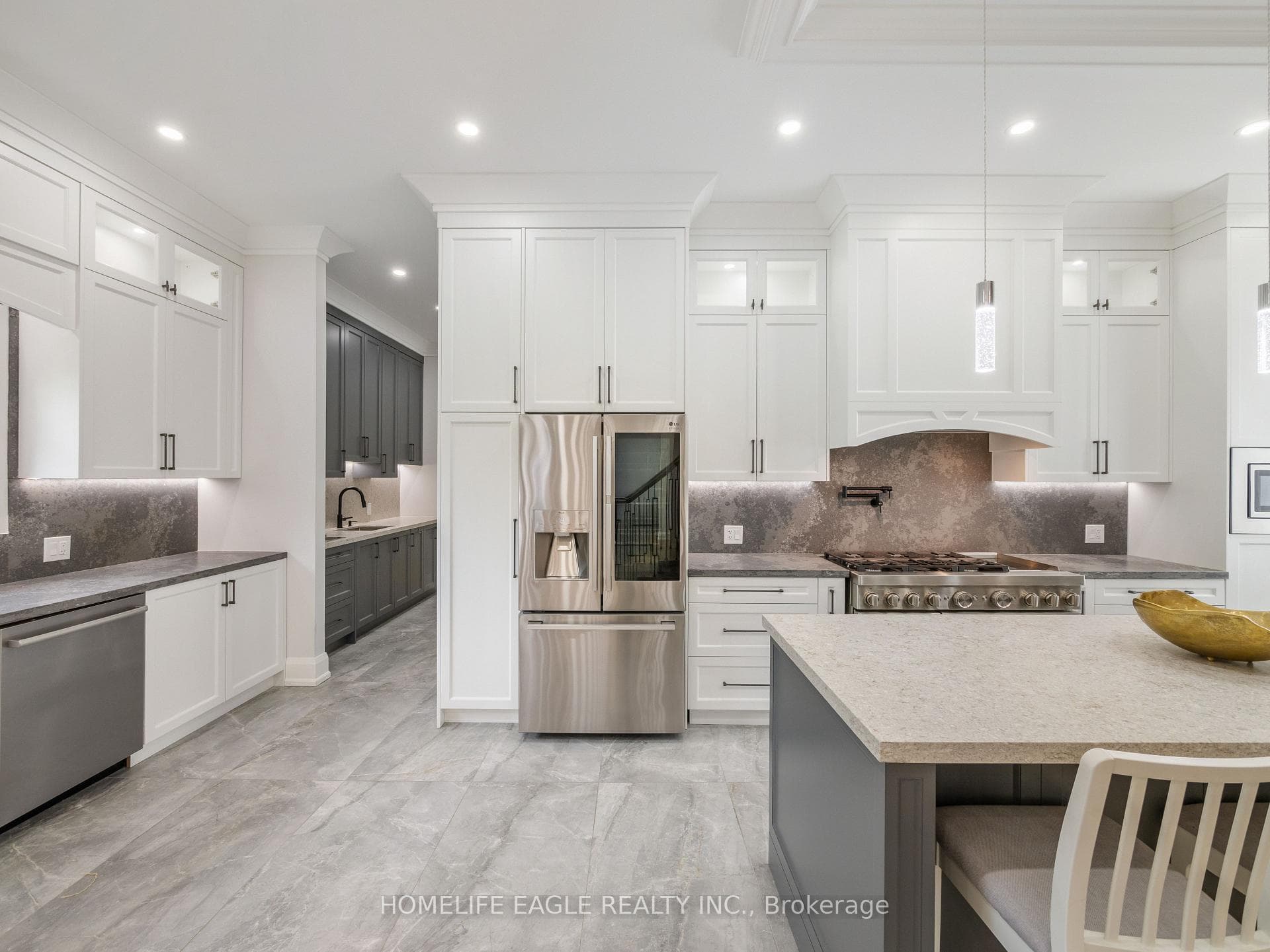 15714 Bathurst Street photo 12